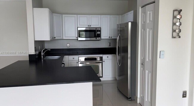 Building Photo - 4702 SW 160th Ave