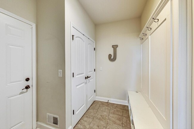 Building Photo - 1382 Kensington Ct