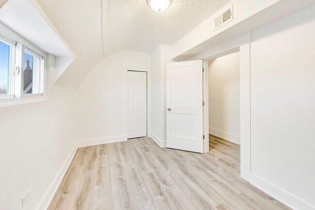 Building Photo - 1812 S Millard Ave