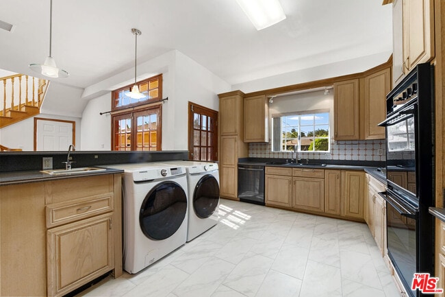 Building Photo - 2823 Coolidge Ave