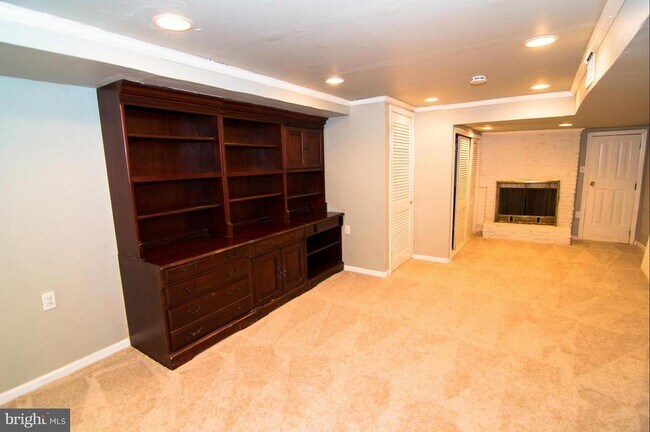 Building Photo - 6638 Holland St