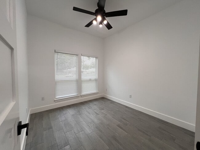 Building Photo - 506 E Bryson Ave