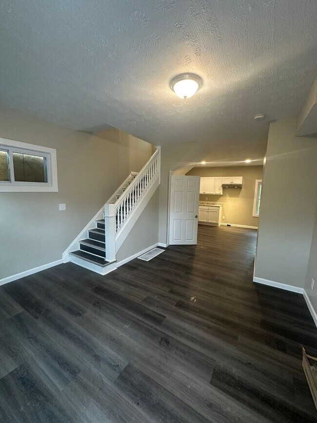 Primary Photo - 3900 W 23rd St