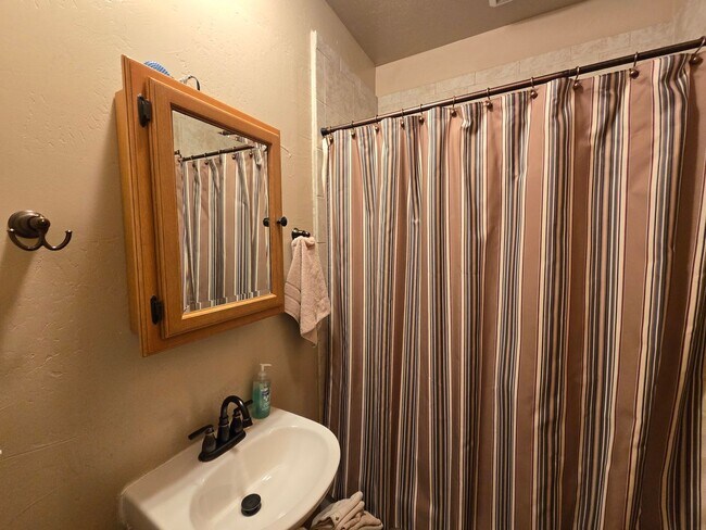 Building Photo - For Rent: Luxury Furnished Riverside Townhome *All Utilities Included*