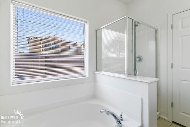 Building Photo - Beautiful 3Bdm 2Ba + Den Home Near Avondale & Goodyear!