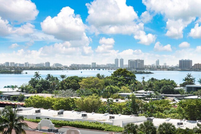 Building Photo - 1000 NE Quayside Terrace