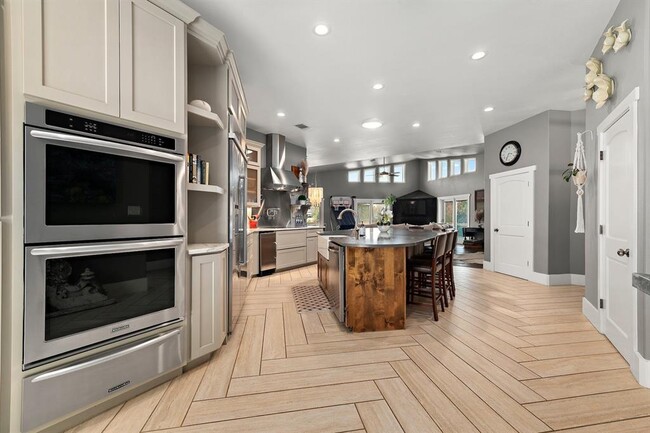 Building Photo - 2001 Mestena Trail