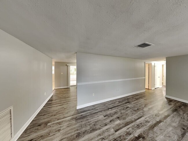 Building Photo - 4807 29th Ave W
