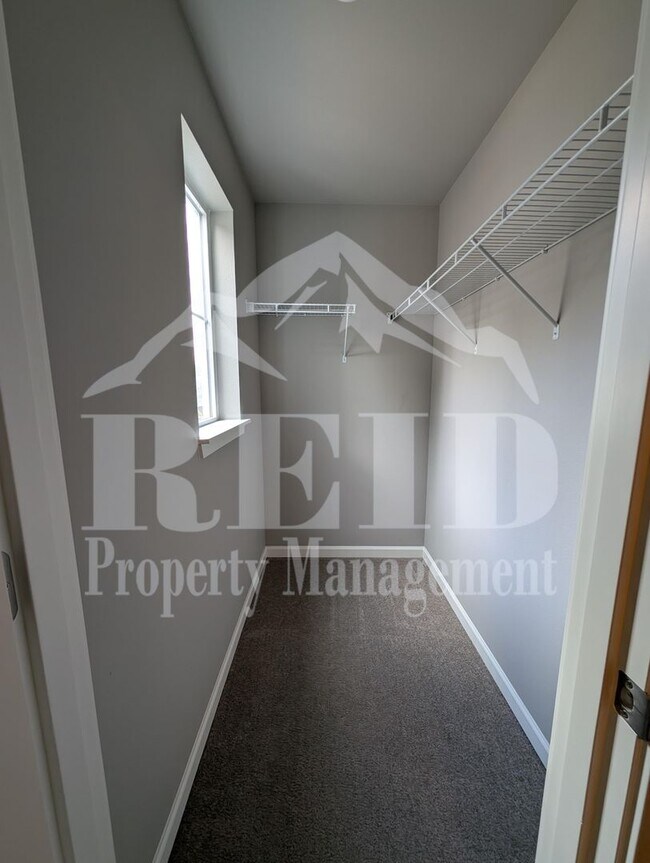 Building Photo - Stunning 3-Bedroom, 2.5-Bathroom Home!