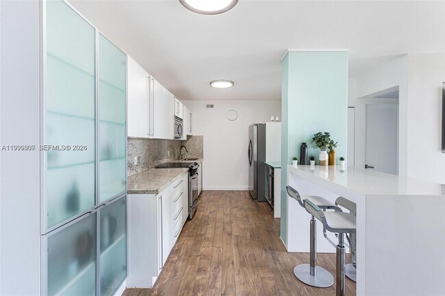 Building Photo - 5600 Collins Ave