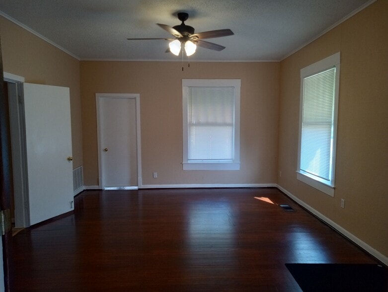 Building Photo - 516 Allen Ave