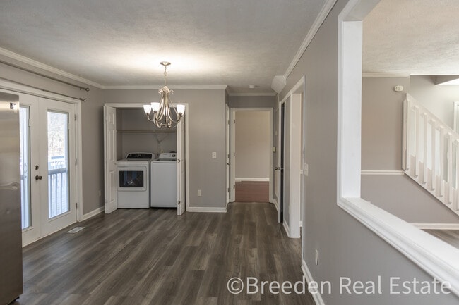 Building Photo - 220 Sequoyah Cir