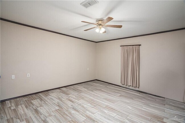 Building Photo - 200 S Bentsen Rd