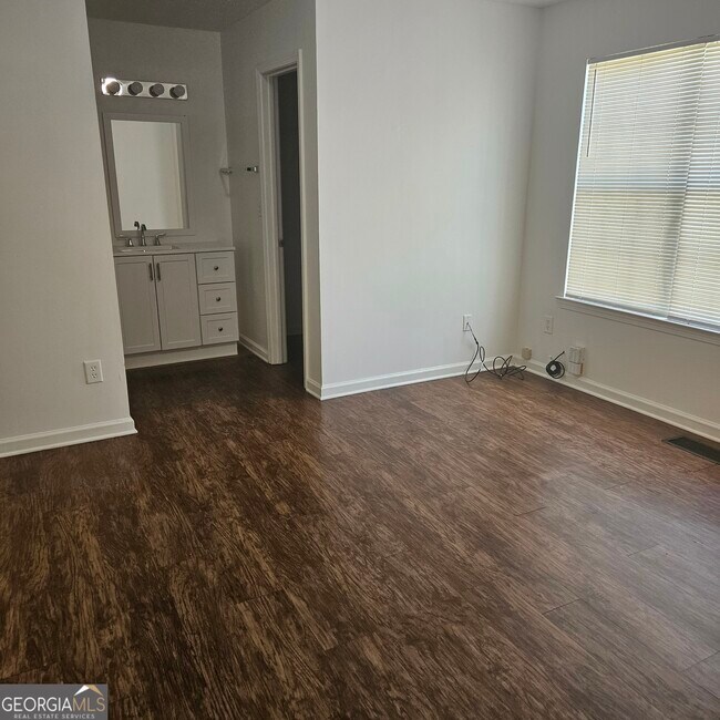 Building Photo - 5960 Batson Ct