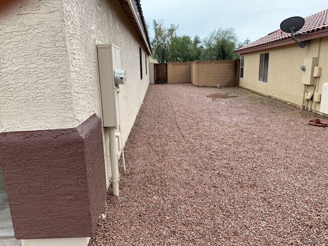 Building Photo - 3 Bedroom in East Mesa