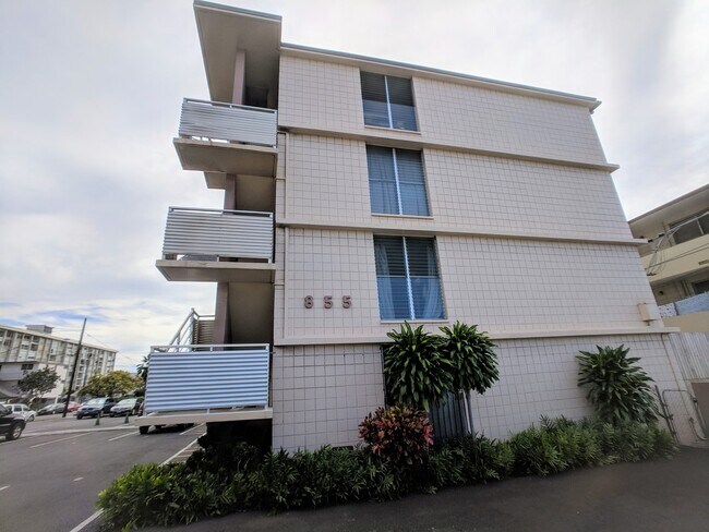 Building Photo - 855 Olokele Ave
