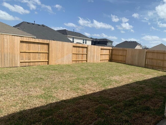 Building Photo - 32030 Meadowlake Mews Ln