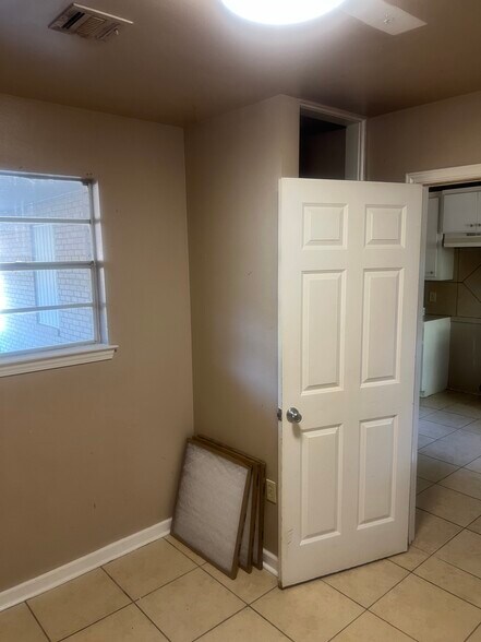 Building Photo - 416 E Cedar St