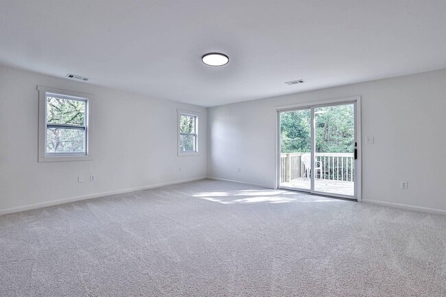 Building Photo - 252 Linden Ave