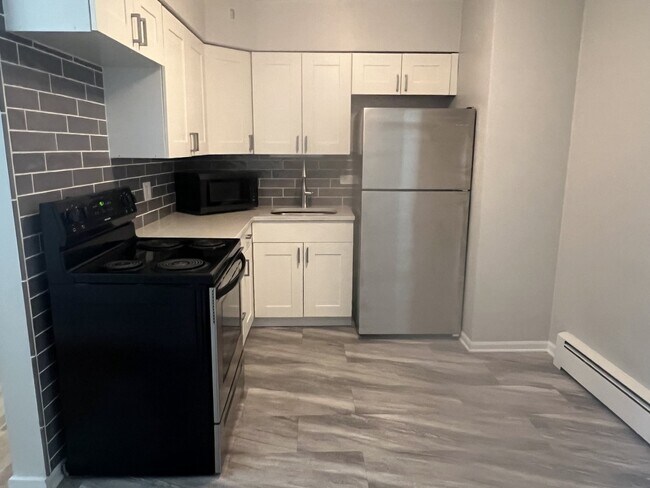 Building Photo - 7638 W North Ave