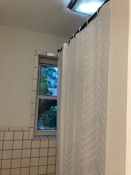 Building Photo - 100 Woodside Grn