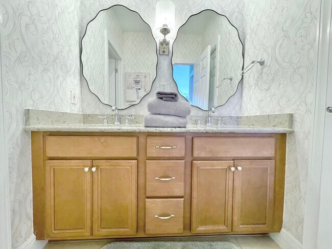 Building Photo - 12667 Biscayne Ct