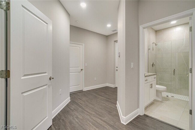 Building Photo - 809 Agnes Ave