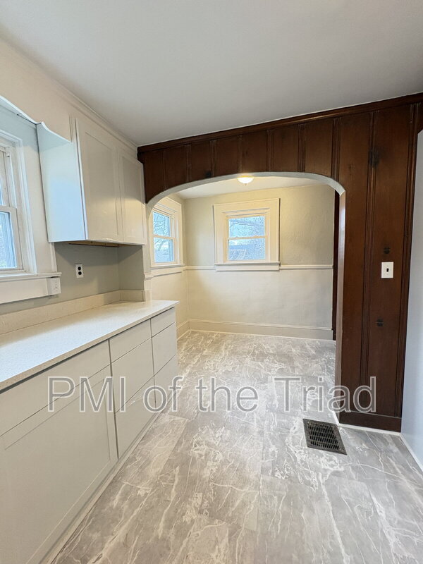 Building Photo - 1110 Adams St