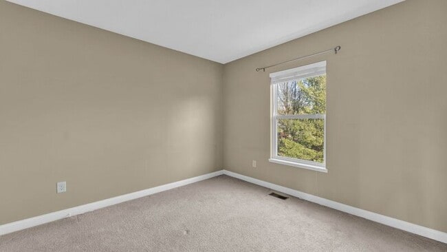 Building Photo - 6294 New Albany Rd W