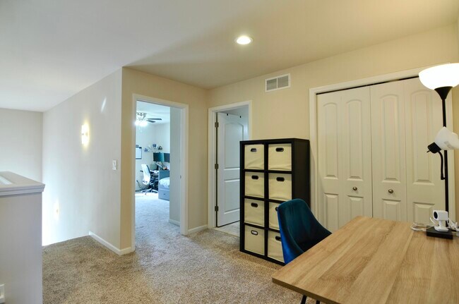 Building Photo - 4481 Bridgeview Ln