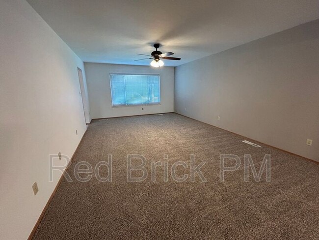 Building Photo - 3355 San Fernando Ct