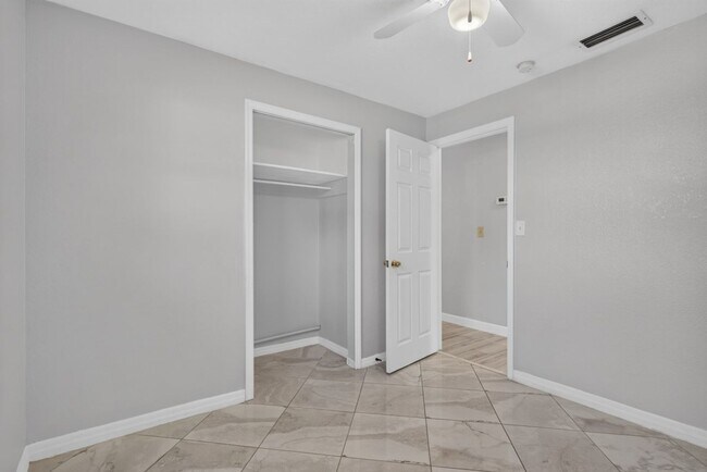 Building Photo - Cute 3/2 home in Orange Park