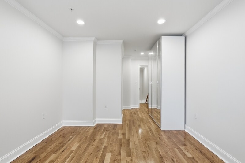 Building Photo - 2206 Cambridge St