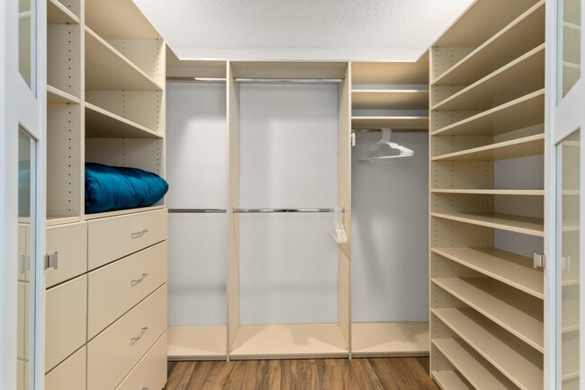 Building Photo - 46642 Arapahoe Cir