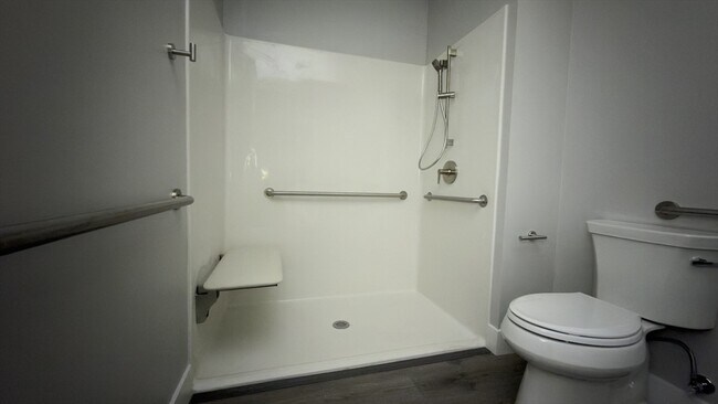 Building Photo - 251 Sladen St
