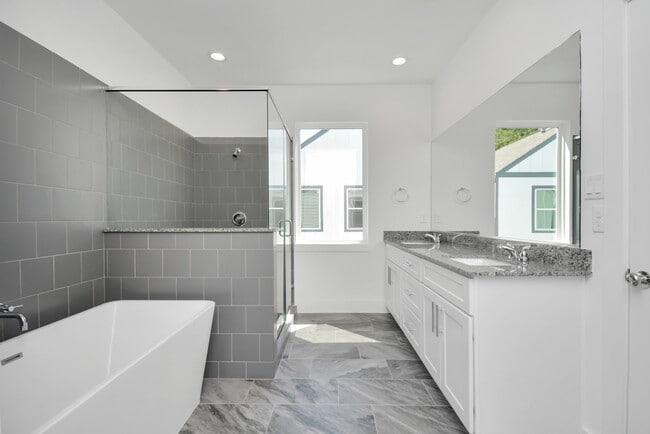 Building Photo - 420 Janisch Rd