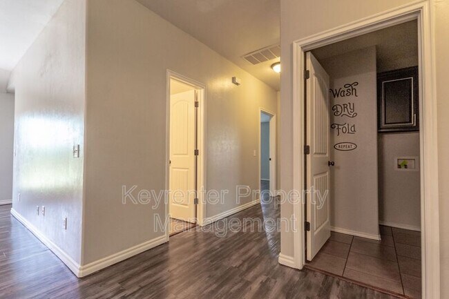 Building Photo - 8037 Waters Edge Way