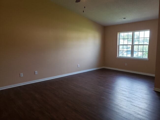 Building Photo - 3 bedroom/2 bath home Sneads Ferry