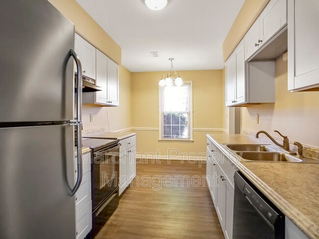 Building Photo - 106 E Bay Ct