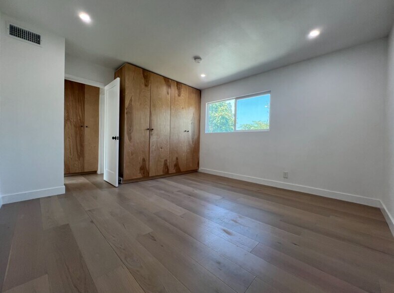 Building Photo - 2714 Queen St