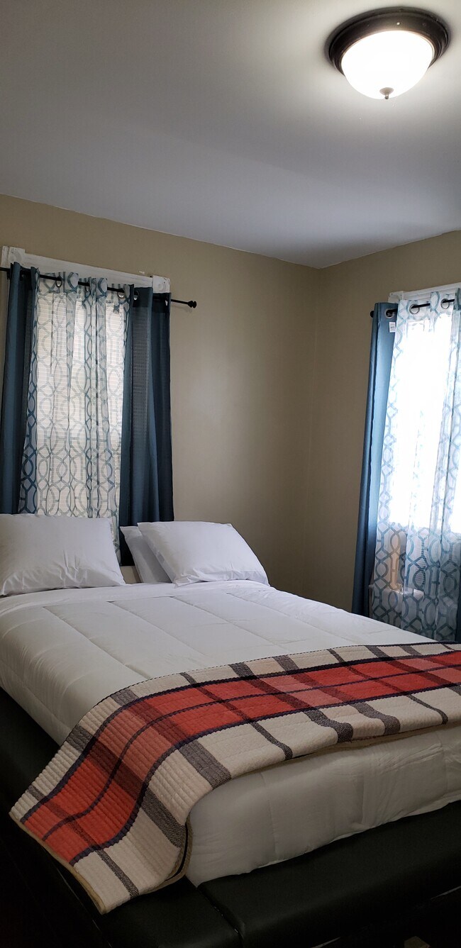 Building Photo - 26 S Georgia Ave