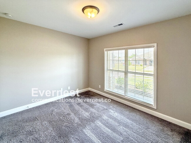 Building Photo - 104 River Pointe Dr