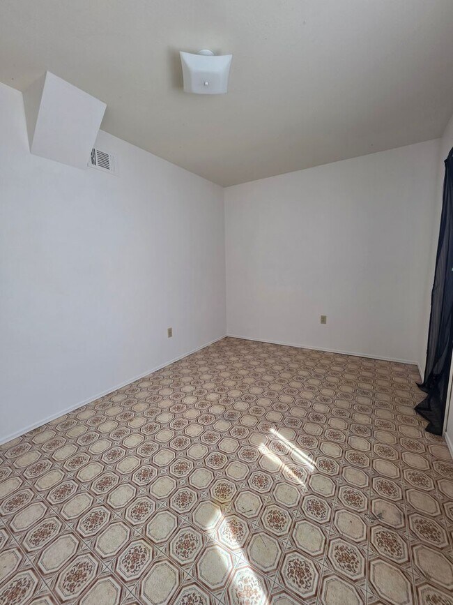 Building Photo - 6437 Elmhurst Dr