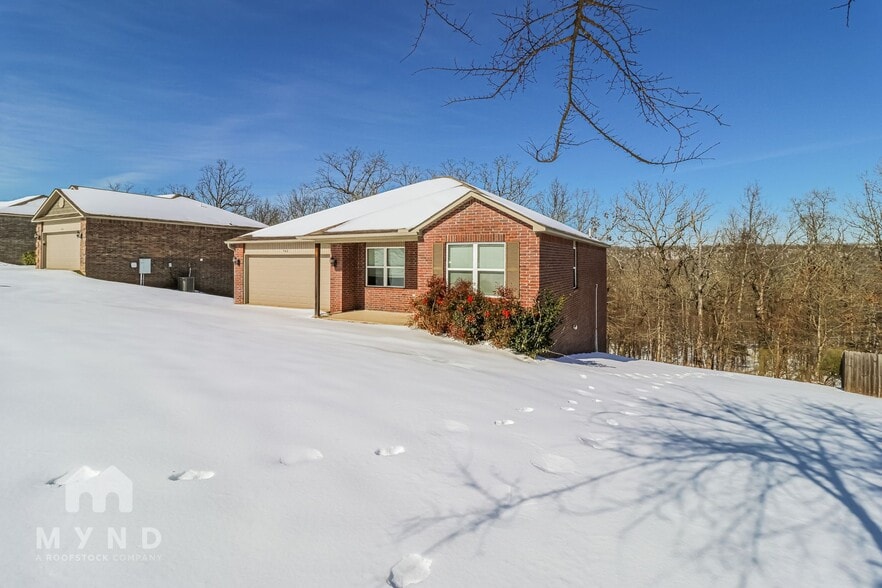 Building Photo - 942 Pinehurst Loop