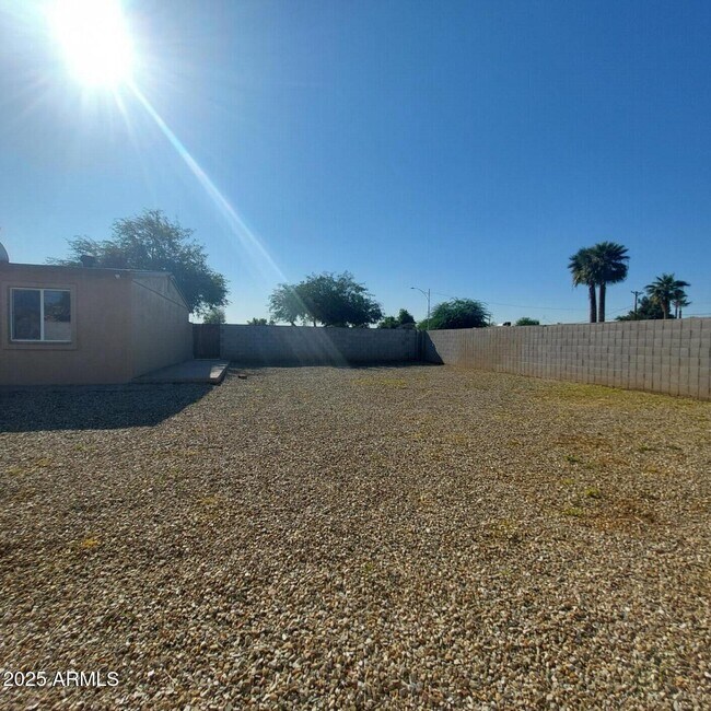 Building Photo - 3852 W Earll Dr