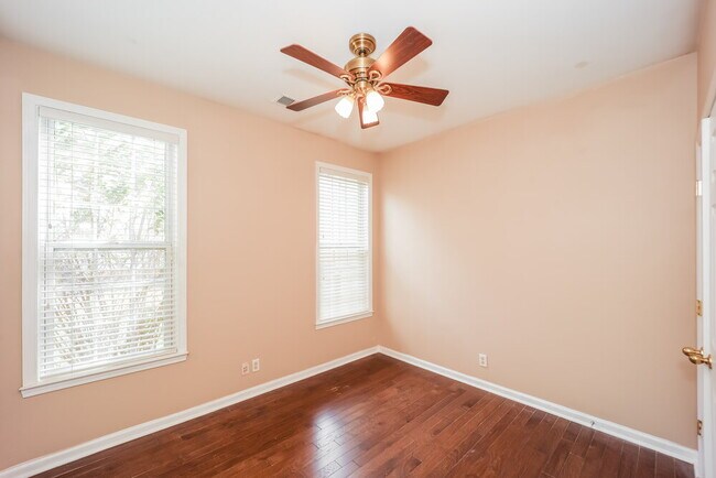 Building Photo - 84 Columns Way