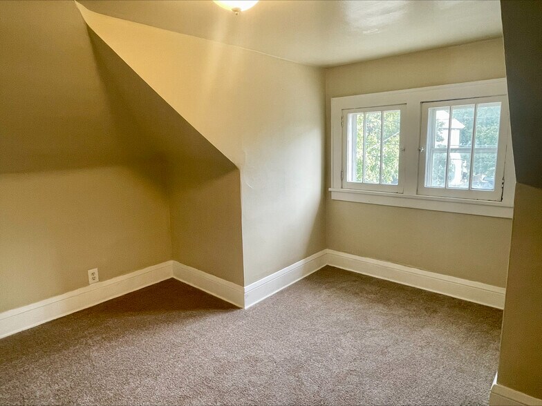 Building Photo - 1022 Herberich Ave