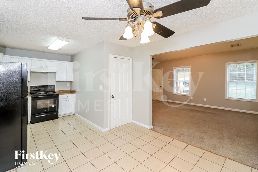 Building Photo - 6013 Radford Dr