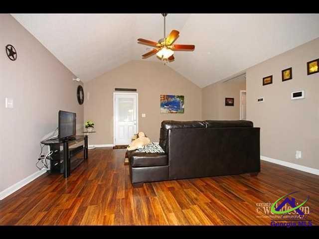 Building Photo - 302 Laurel Woods Dr