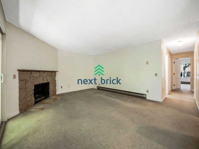 Building Photo - 2 Bed and 1 Bath Renton Condo is Available...